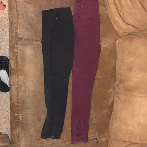 Small high waisted leggings.